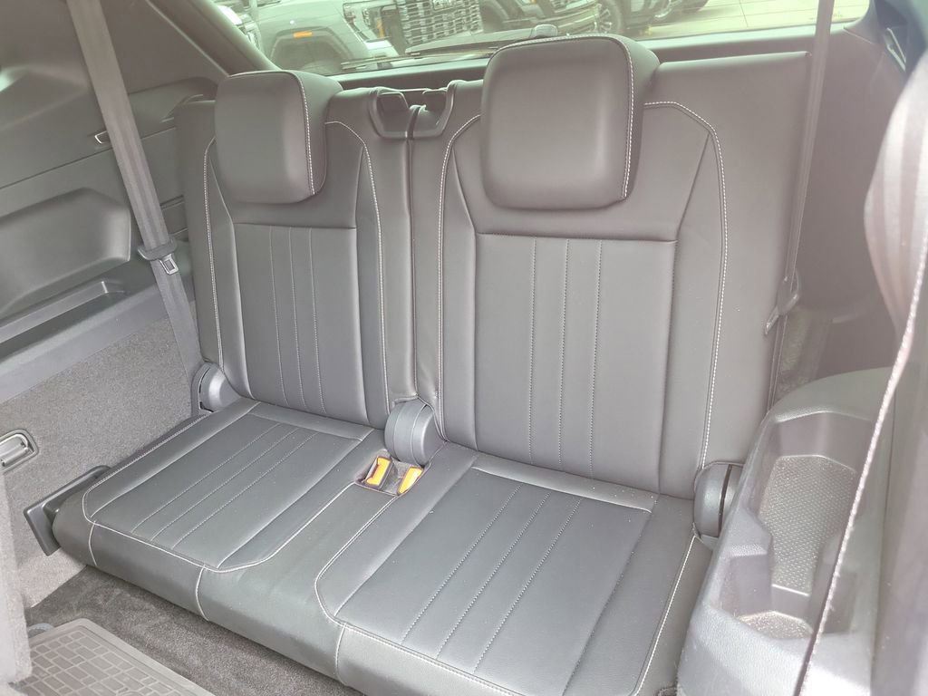 Used 2023 Volkswagen Tiguan SE R-Line FWD image 17
