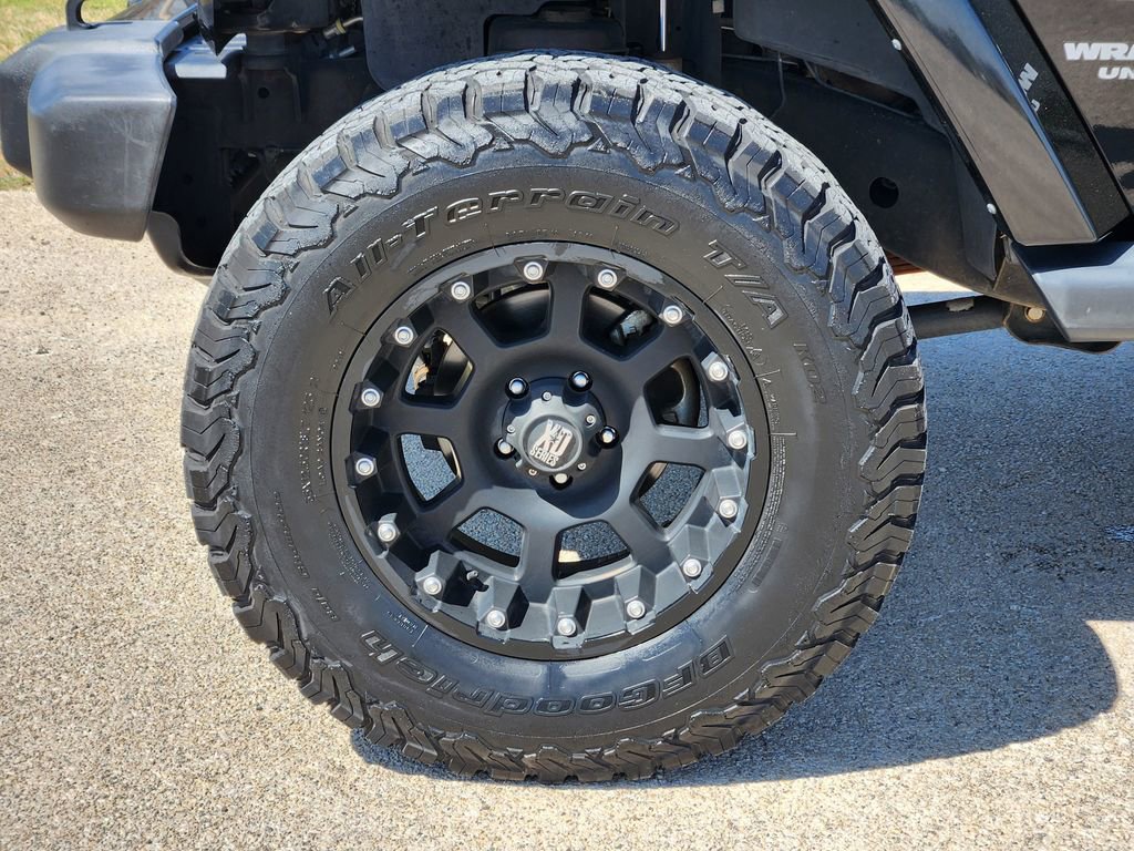 Used 2016 Jeep Wrangler Unlimited Sahara w/ Connectivity Group image 10