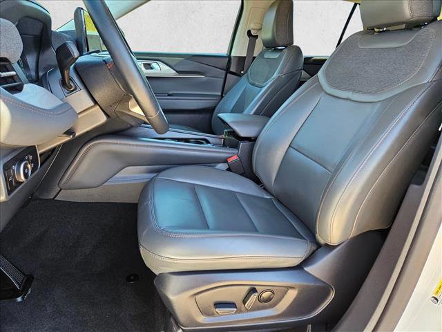 Used 2025 Ford Explorer Active w/ Active Comfort Package image 17