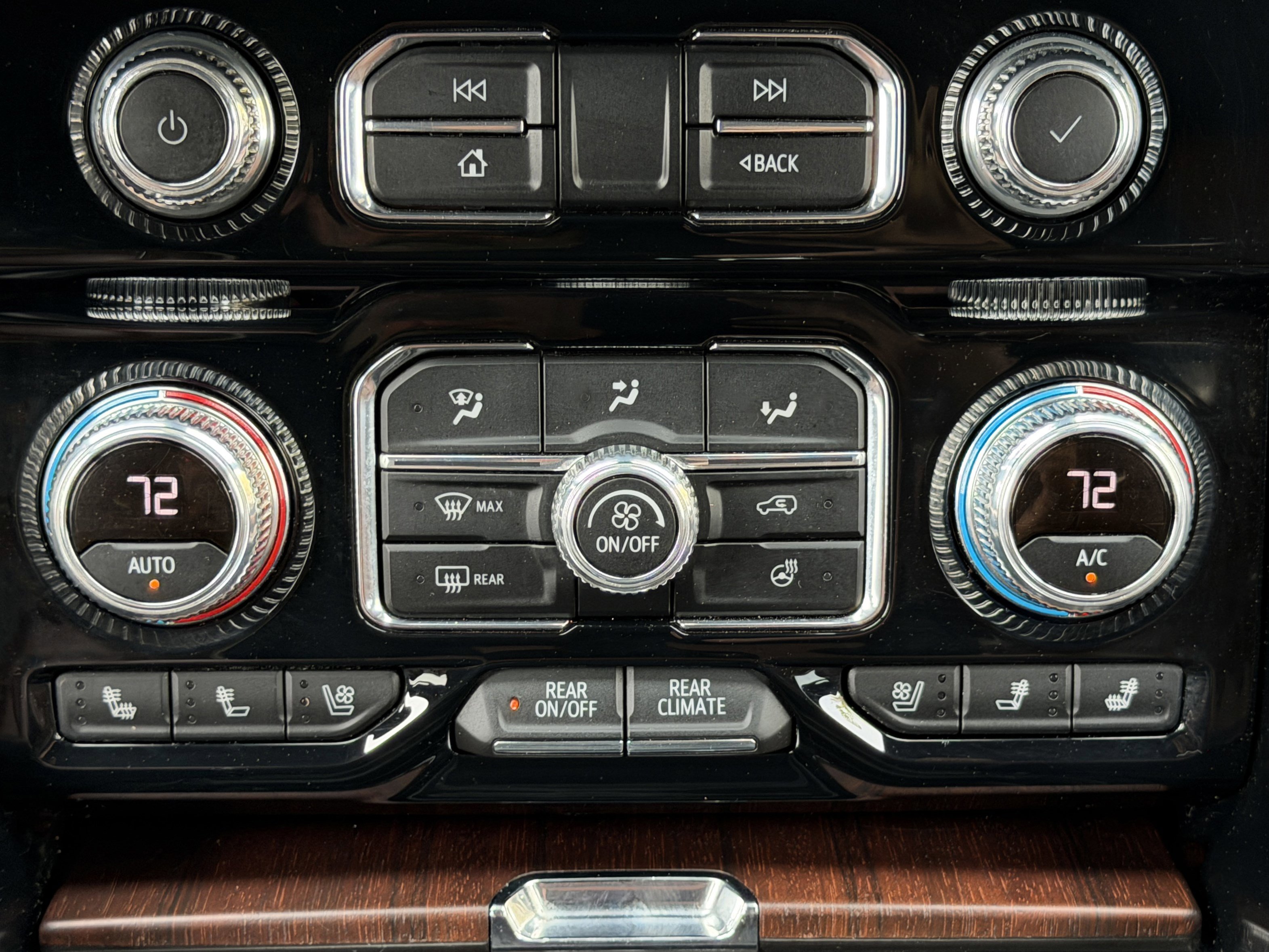 Used 2023 GMC Yukon Denali Ultimate AWD/4WD image 25