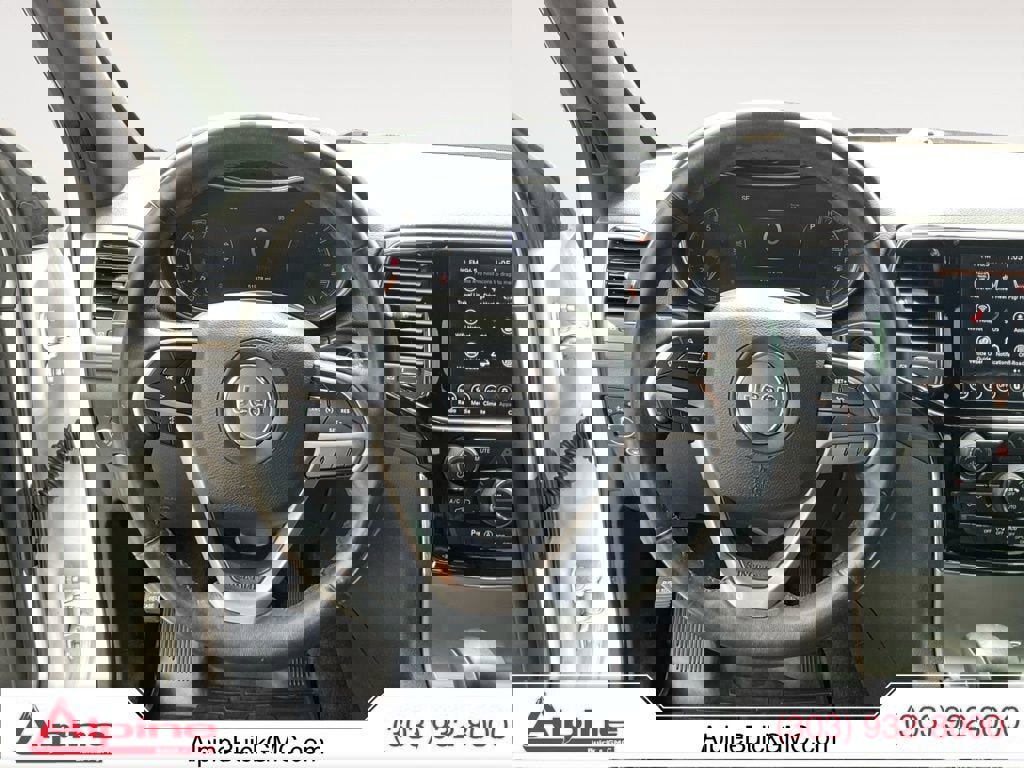 Used 2019 Jeep Grand Cherokee Altitude image 12