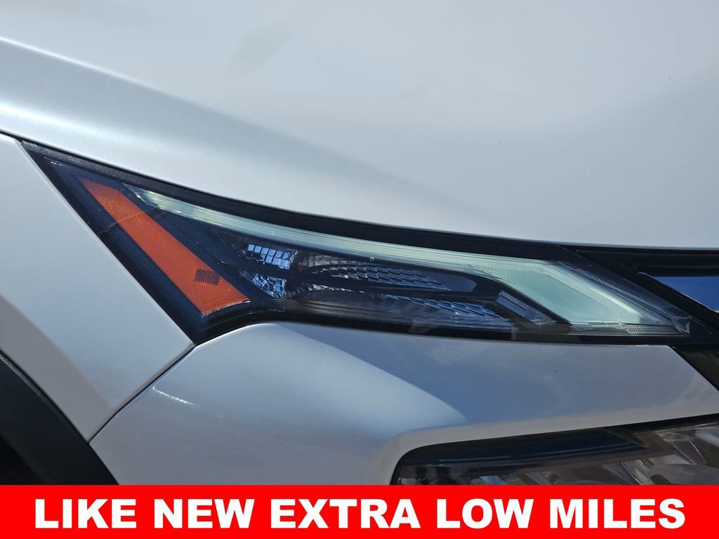 Used 2024 Nissan Rogue SV FWD image 33