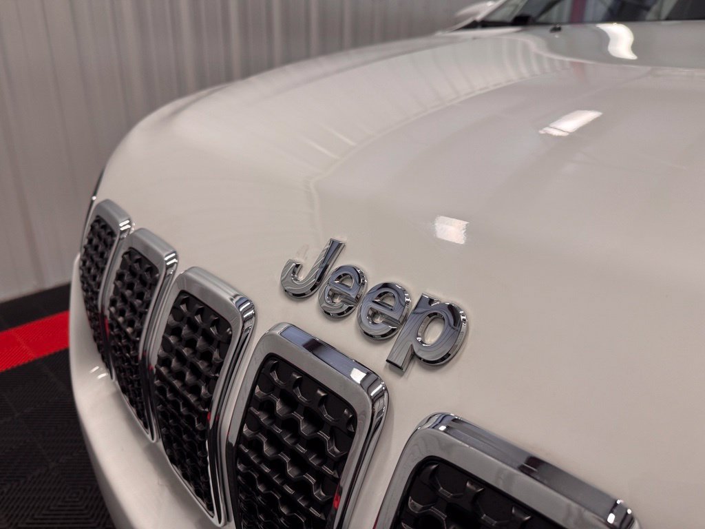 Used 2021 Jeep Cherokee Latitude Plus AWD/4WD image 6