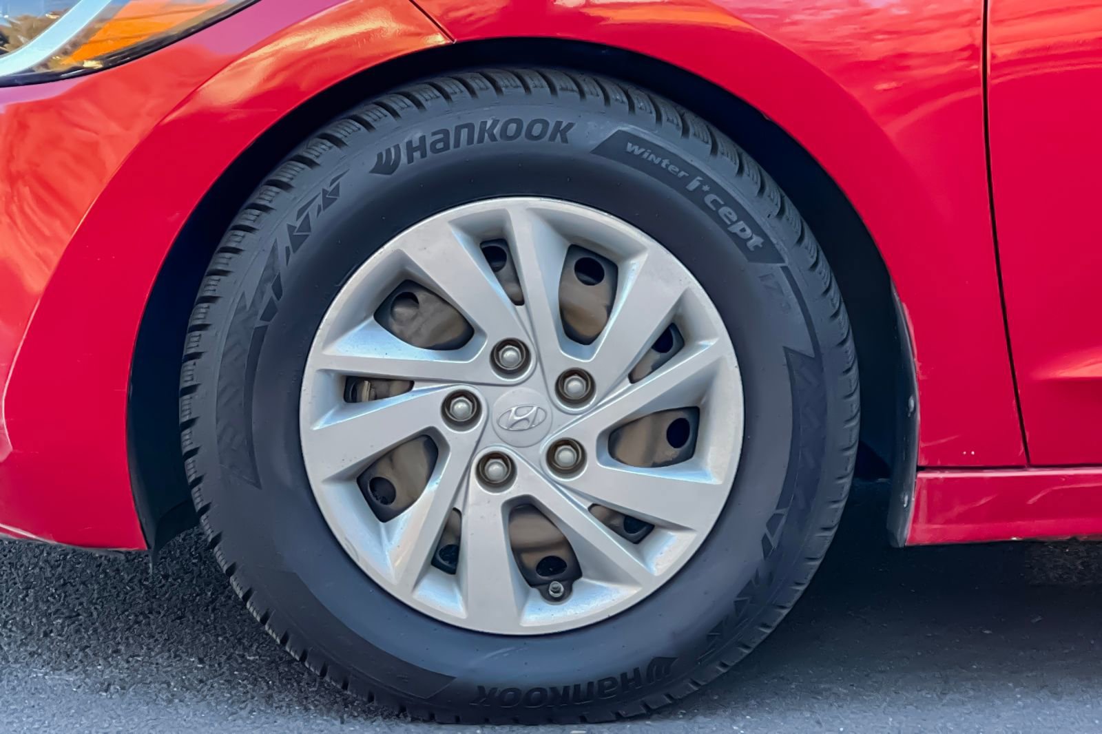 Used 2017 Hyundai Elantra SE image 34