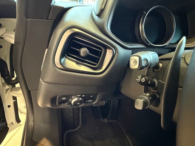 Used 2023 Aston Martin DB11 Coupe image 32