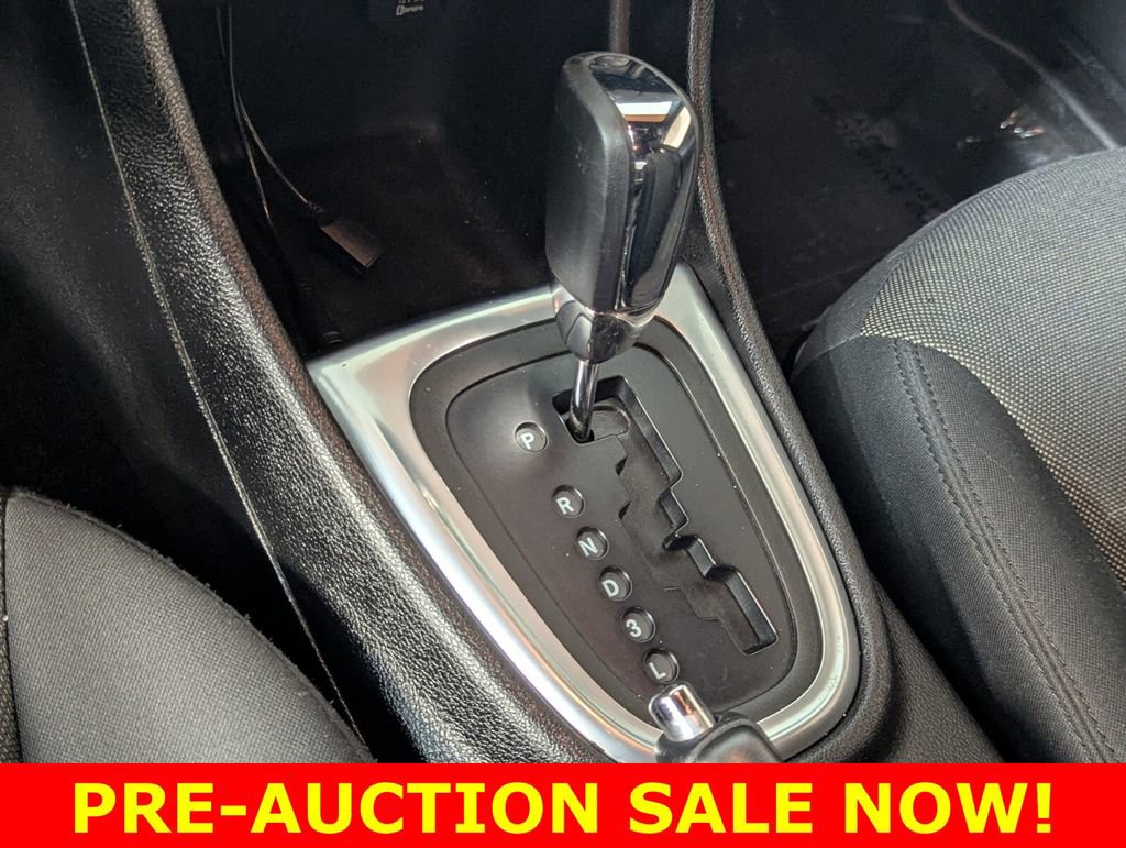 Used 2013 Dodge Avenger SE image 19