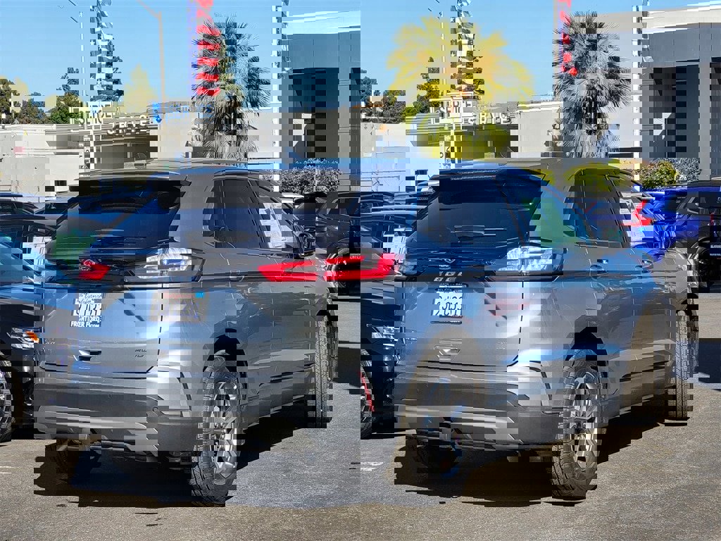 Used 2023 Ford Edge SEL w/ Convenience Package image 4