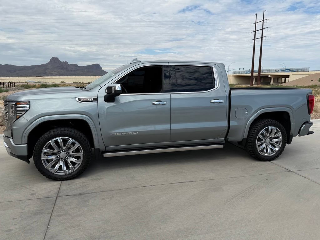 Used 2025 GMC Sierra 1500 Denali AWD/4WD image 5