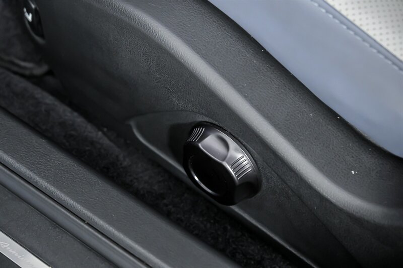 Used 2020 Nissan GT-R Premium AWD/4WD image 26