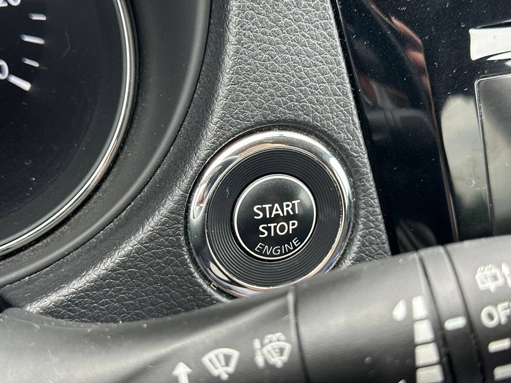 Used 2016 Nissan Rogue SV FWD image 24