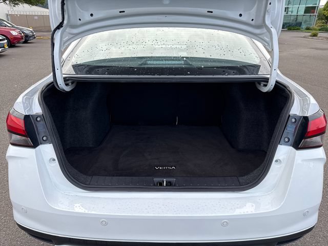 Used 2022 Nissan Versa SV FWD image 14