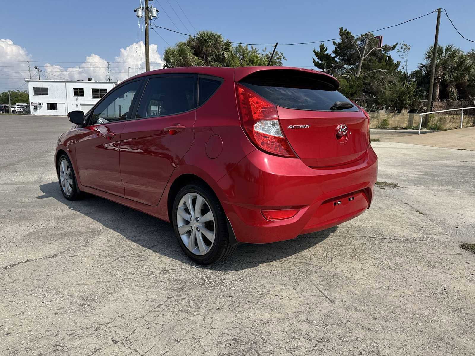 Used 2013 Hyundai Accent SE image 4