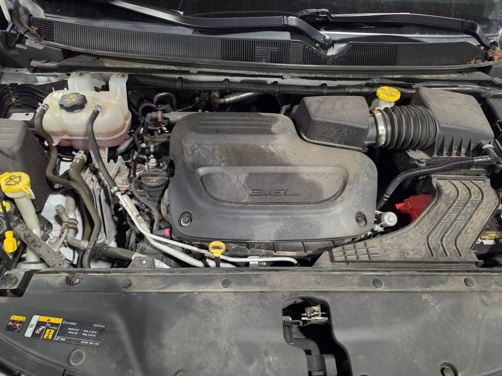 Used 2023 Chrysler Pacifica Limited FWD image 9