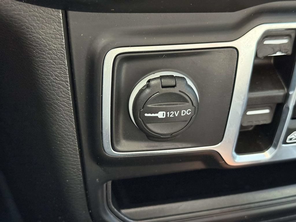 Used 2022 Jeep Wrangler Unlimited Sahara w/ Cold Weather Group AWD/4WD image 30