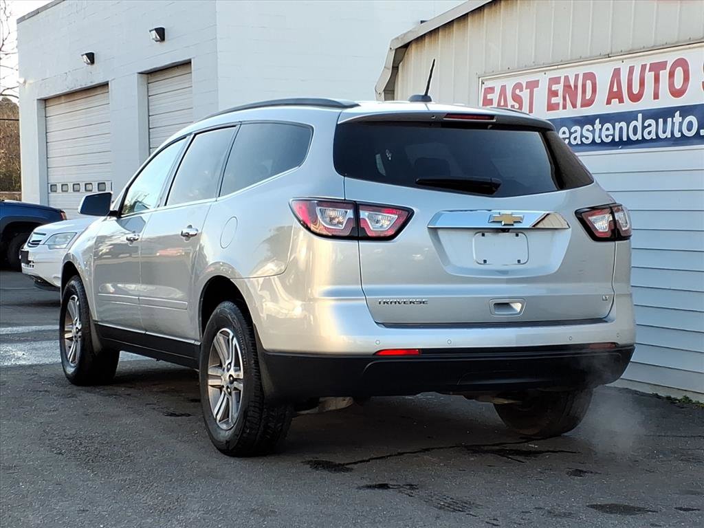 Used 2017 Chevrolet Traverse LT image 3