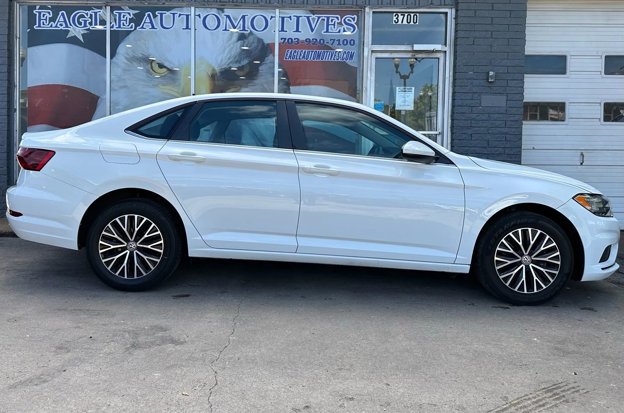 Used 2021 Volkswagen Jetta R-Line image 2