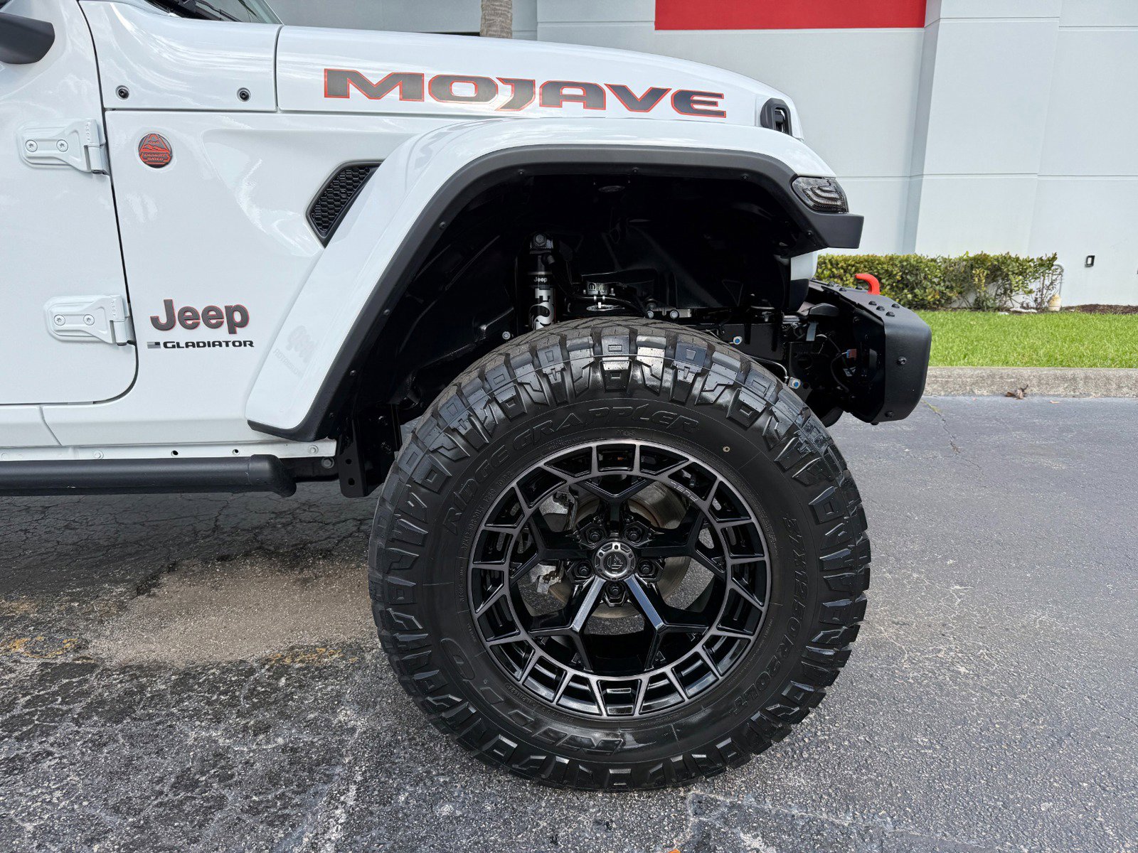 Used 2024 Jeep Gladiator Mojave AWD/4WD image 3