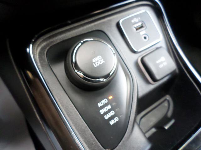 Used 2020 Jeep Compass Limited AWD/4WD image 31