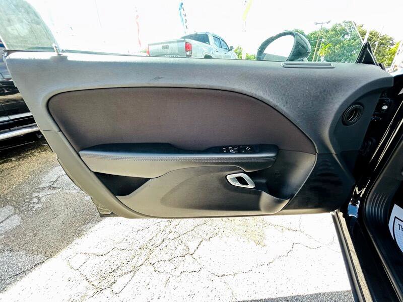 Used 2017 Dodge Challenger R/T image 9