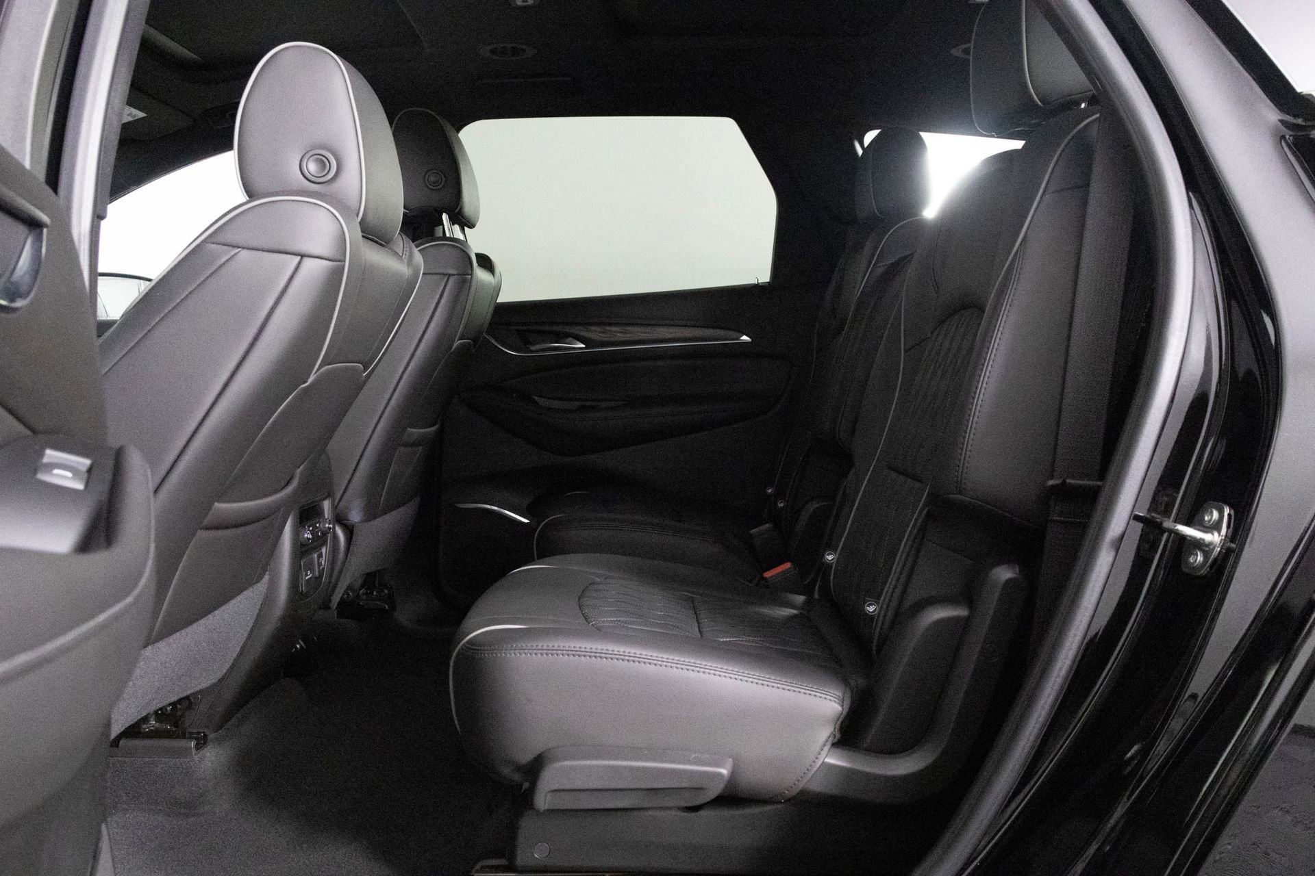 Certified 2023 Buick Enclave Avenir w/ Avenir Technology Package image 33