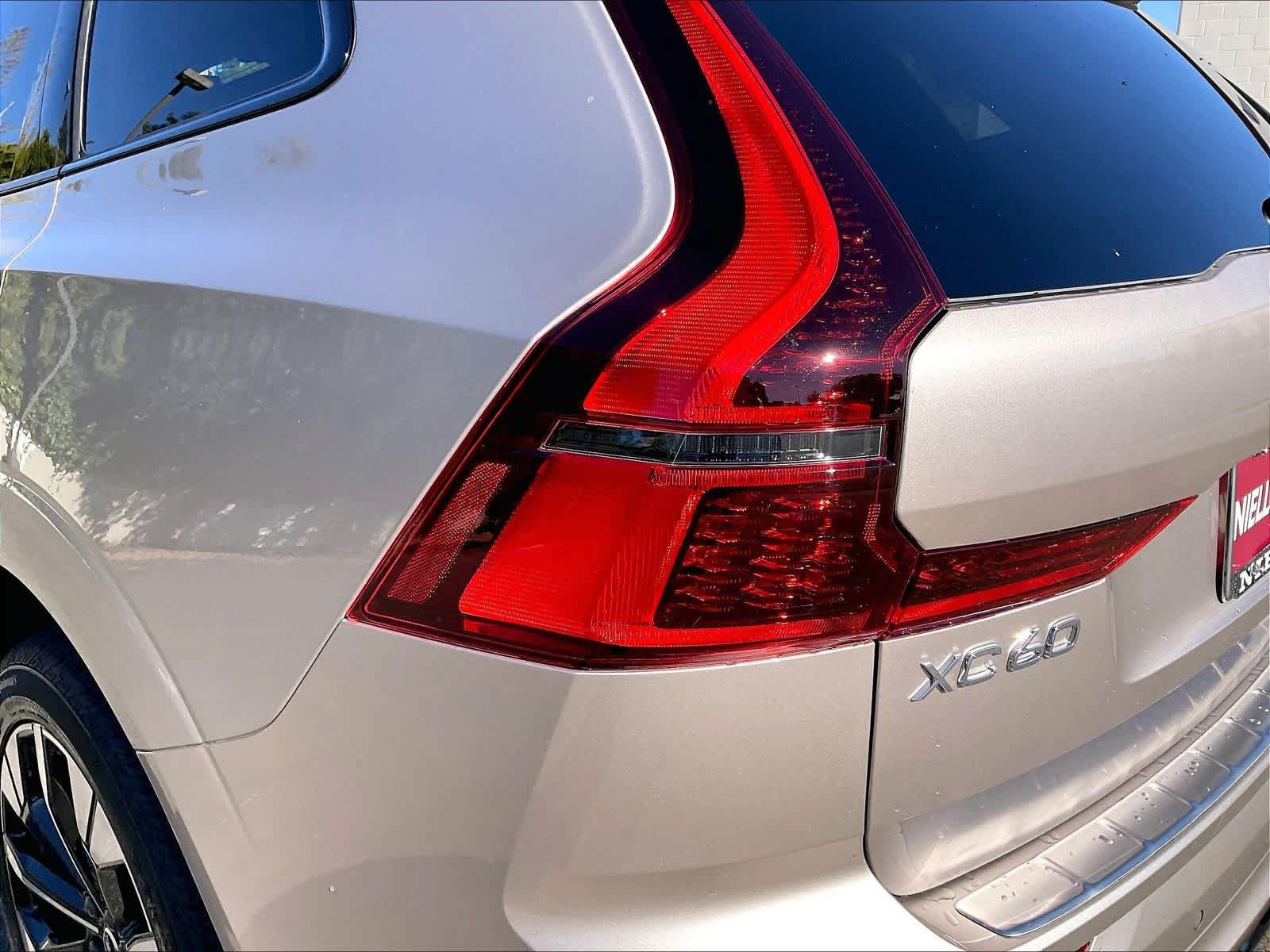 New 2027 Volvo XC60 B5 Plus AWD/4WD image 25