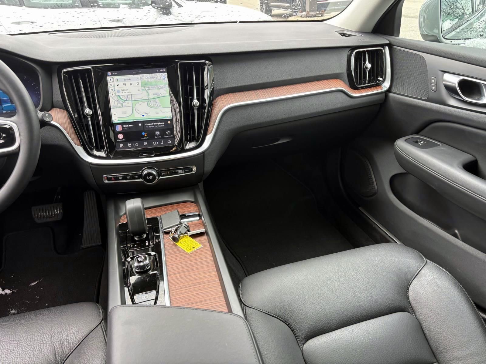 Used 2025 Volvo V60 B5 Cross Country Plus image 28