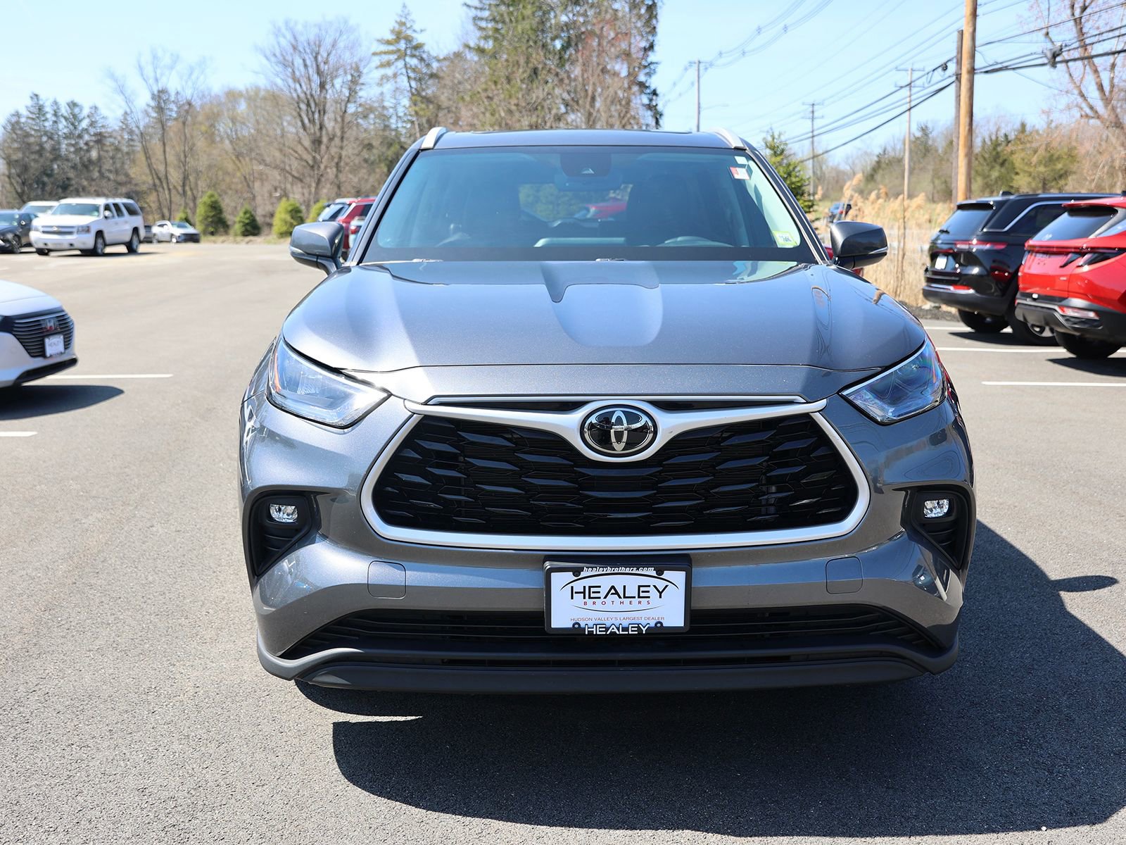 Used 2023 Toyota Highlander XLE image 2