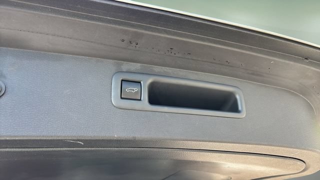 Used 2023 Toyota Highlander LE FWD image 34