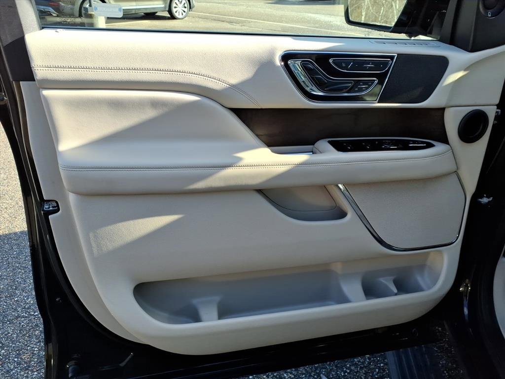 Used 2018 Lincoln Navigator Reserve w/ Technology Package image 20