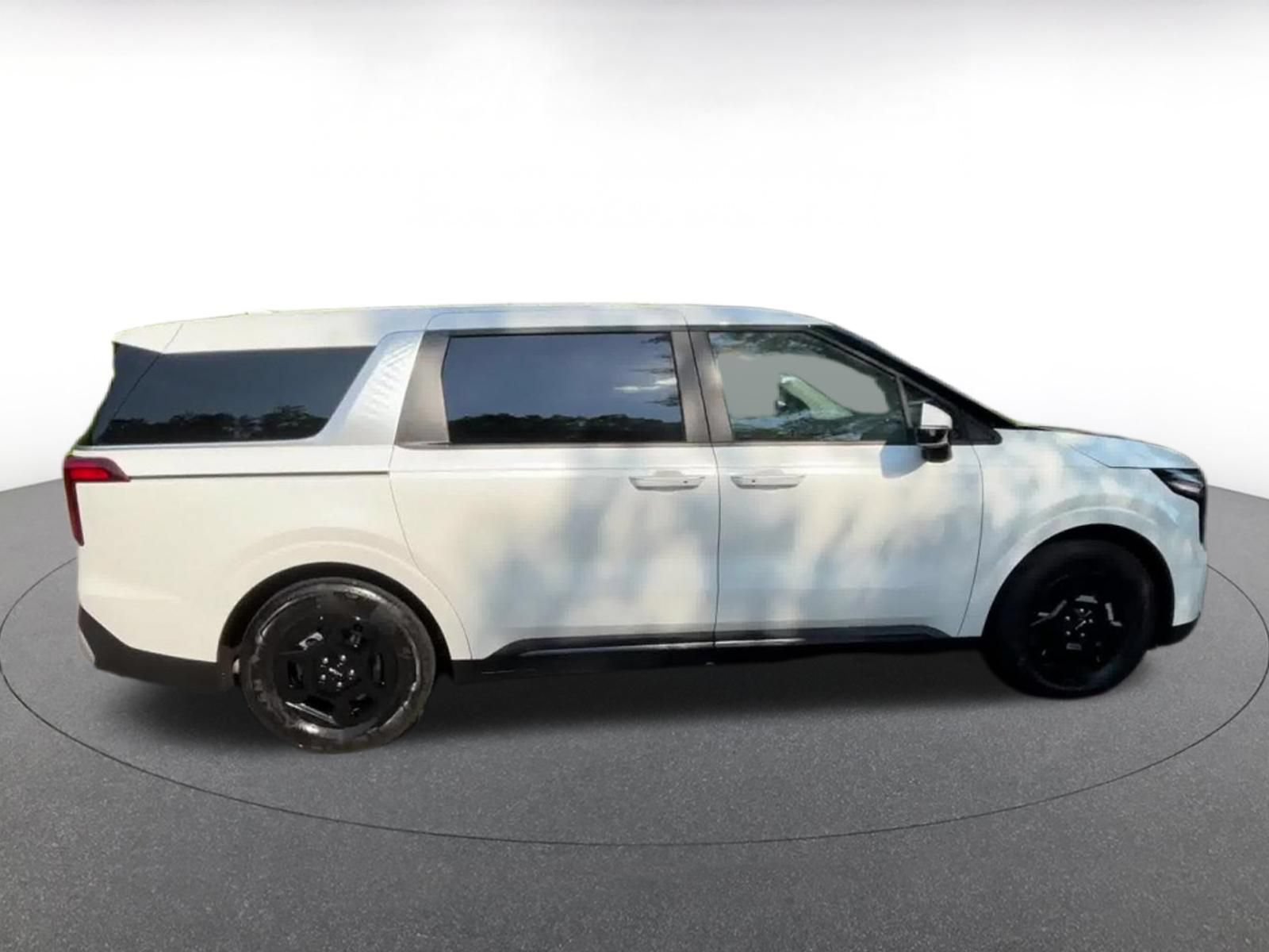 Used 2026 Kia Carnival FWD image 16