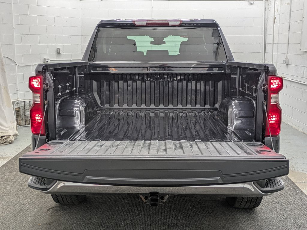 Used 2023 Chevrolet Silverado 1500 LT AWD/4WD image 16