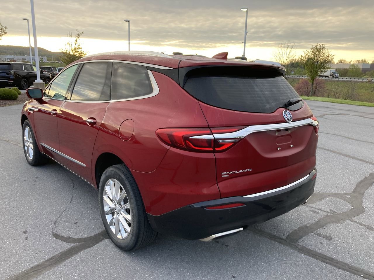 Used 2020 Buick Enclave Essence w/ Sound and Sites Package AWD/4WD image 5