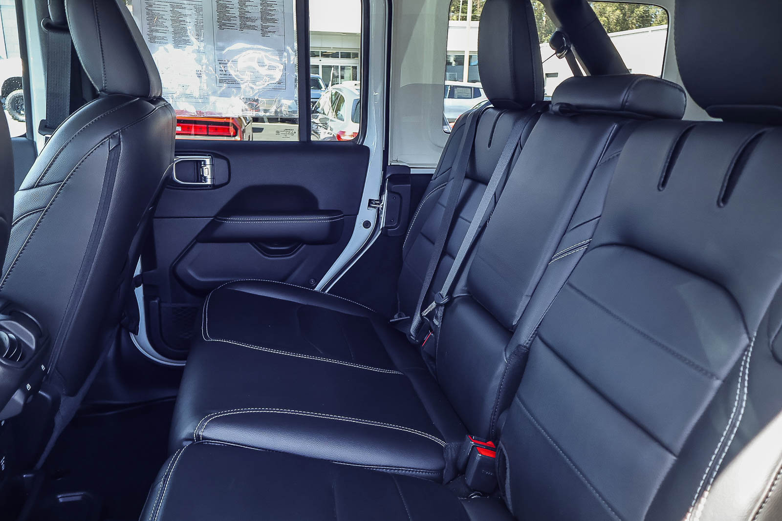 Used 2023 Jeep Wrangler Sahara w/ Cold Weather Group image 16