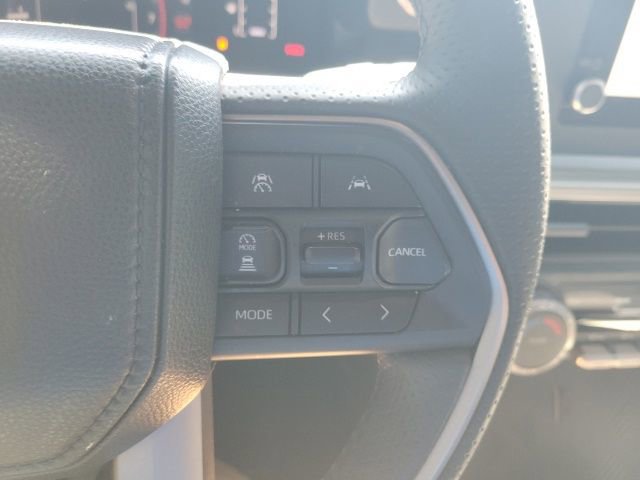 Used 2025 Toyota 4Runner SR5 AWD/4WD image 12