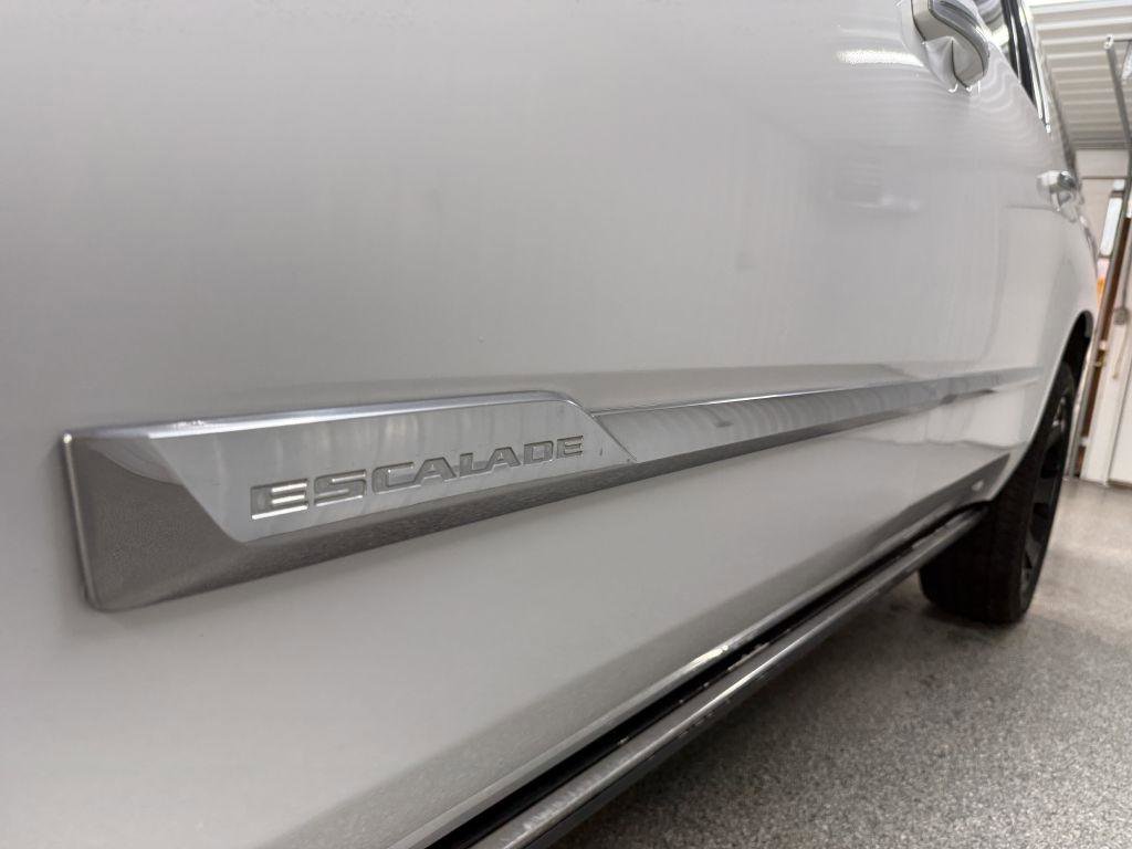 Used 2016 Cadillac Escalade ESV Platinum AWD/4WD image 7