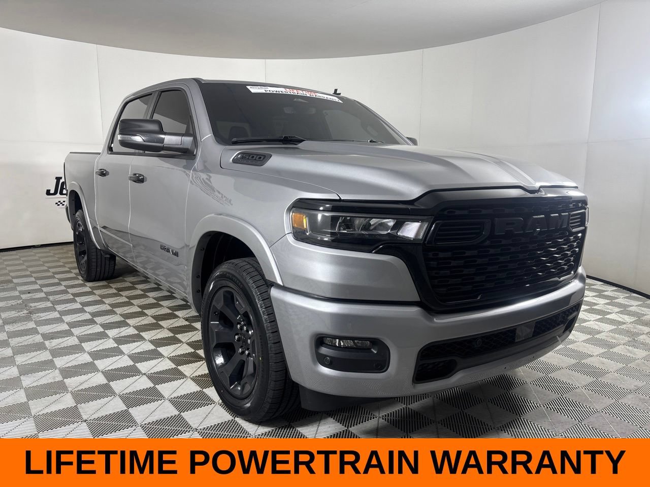 Used 2025 RAM 1500 Big Horn AWD/4WD image 4