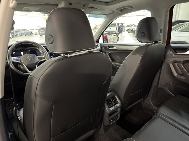 Certified 2023 Volkswagen Tiguan SE w/ Panoramic Sunroof Package FWD image 19