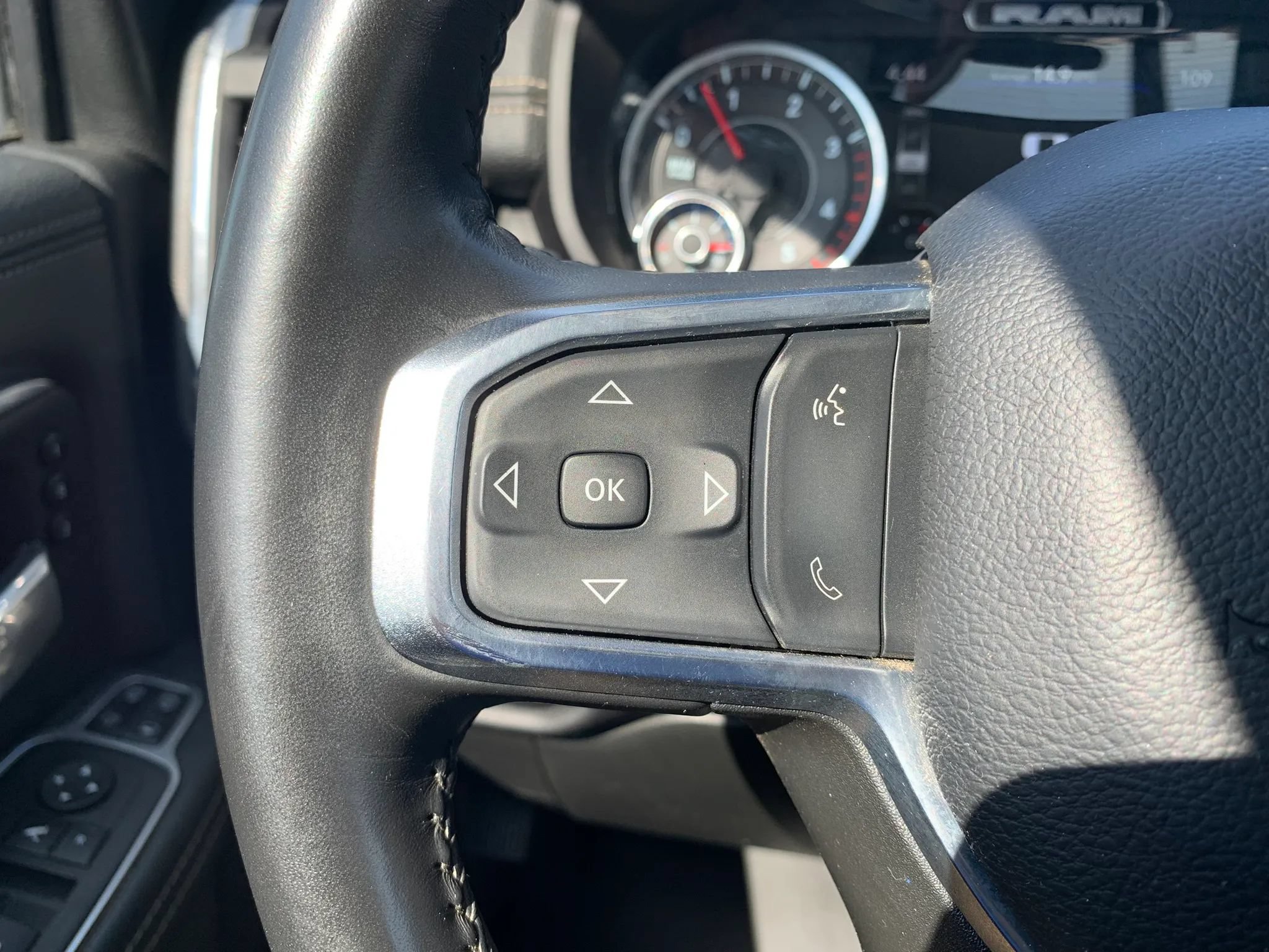 Used 2024 RAM 2500 Laramie AWD/4WD image 15