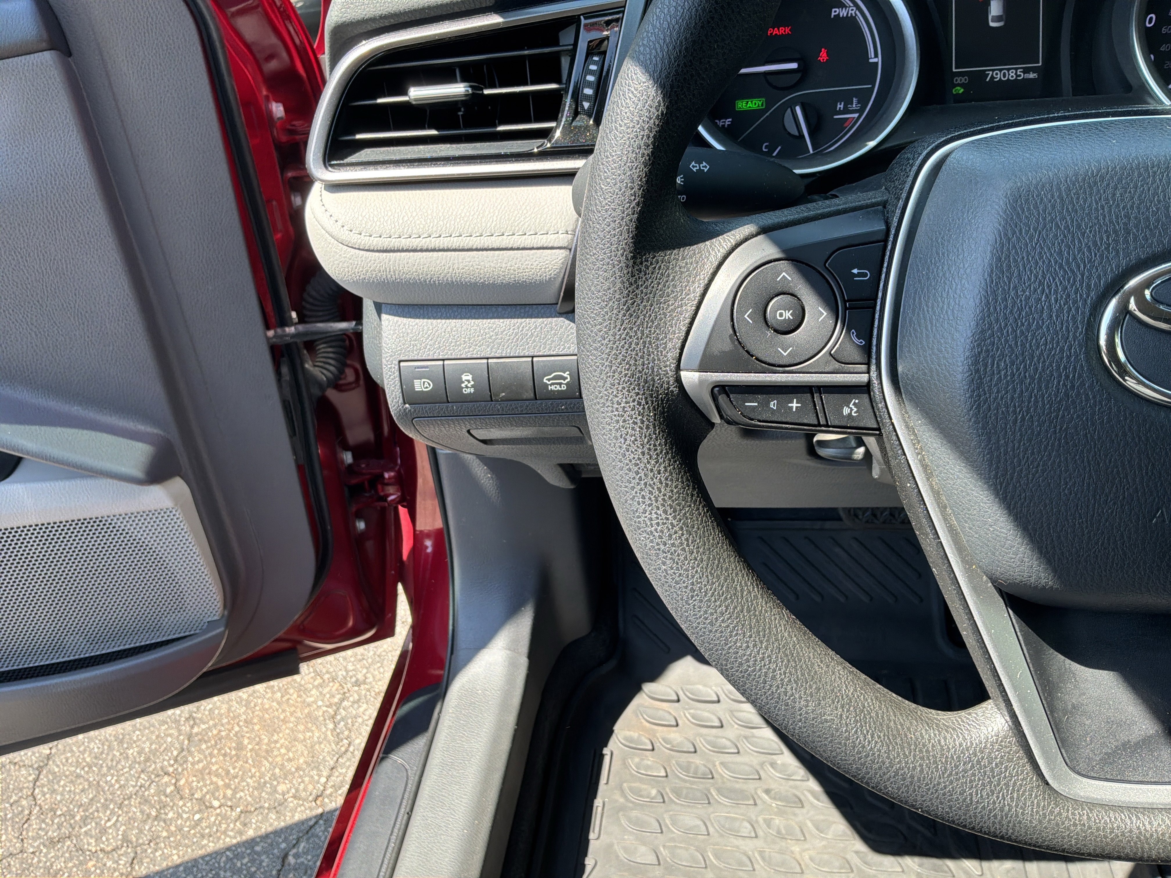 Used 2021 Toyota Camry LE image 19