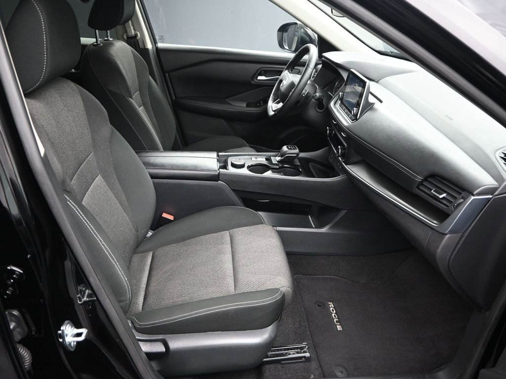 Used 2025 Nissan Rogue SV image 38