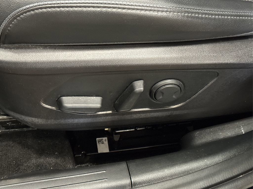 Used 2022 Hyundai Santa Cruz Limited image 32