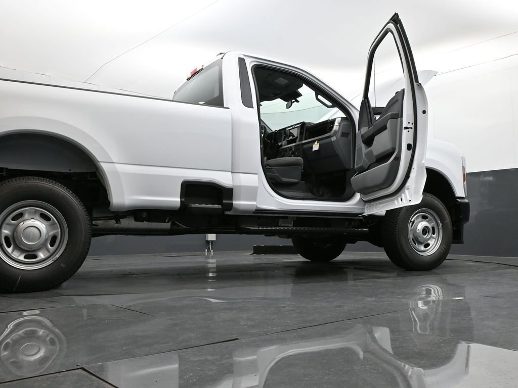 New 2026 Ford F250 XL w/ F-250 >10K GVWR Package image 26
