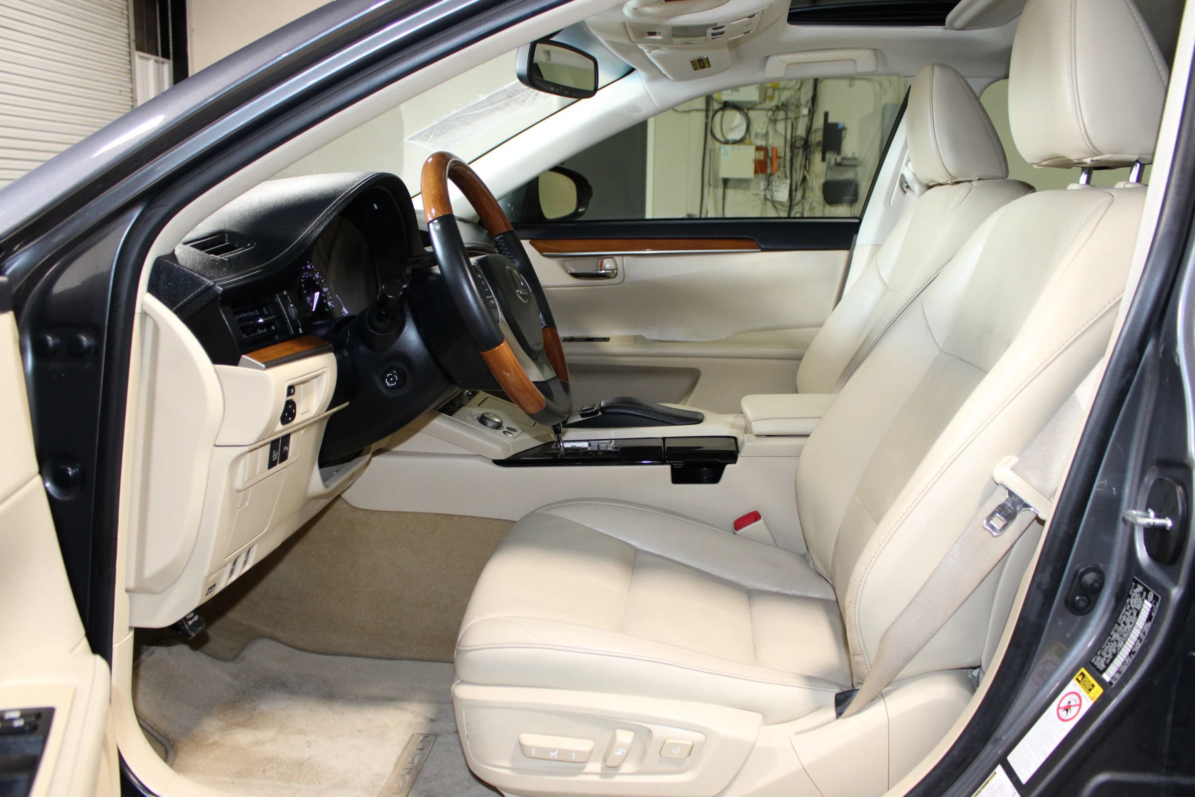 Used 2013 Lexus ES 300h w/ Luxury Pkg FWD image 8