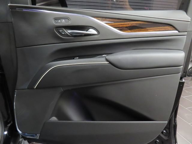 Certified 2022 Cadillac Escalade ESV Luxury RWD image 12