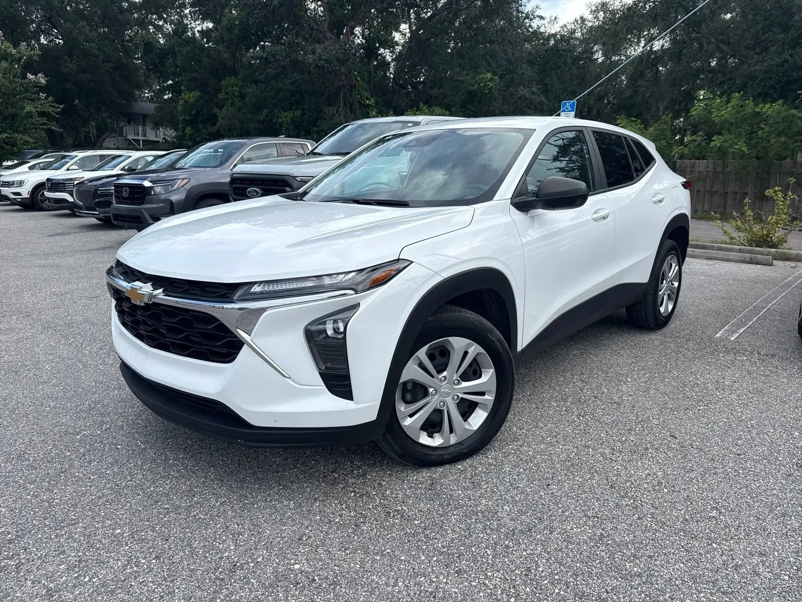 Used 2025 Chevrolet Trax LS FWD image 2
