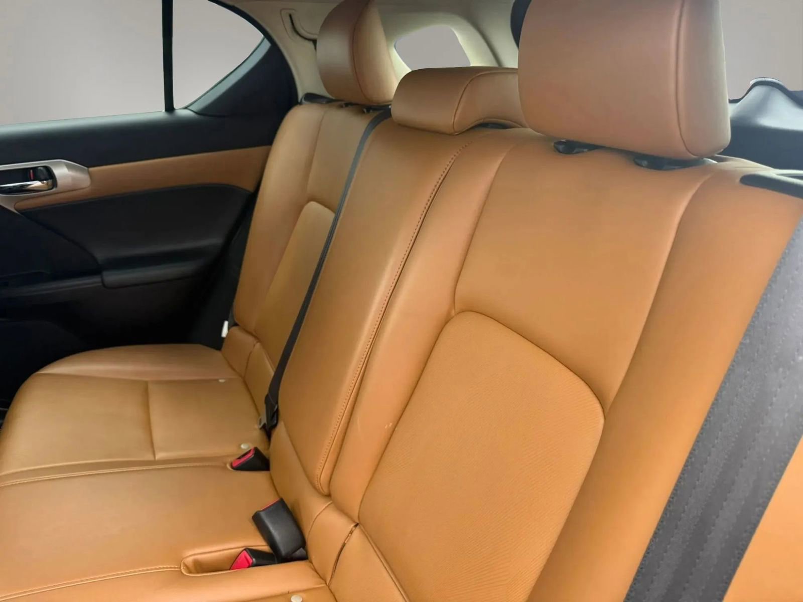 Used 2015 Lexus CT 200h FWD image 31