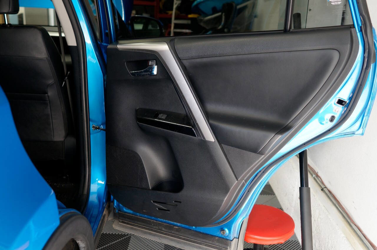 Used 2018 Toyota RAV4 Limited w/ Advanced Technology Package image 25