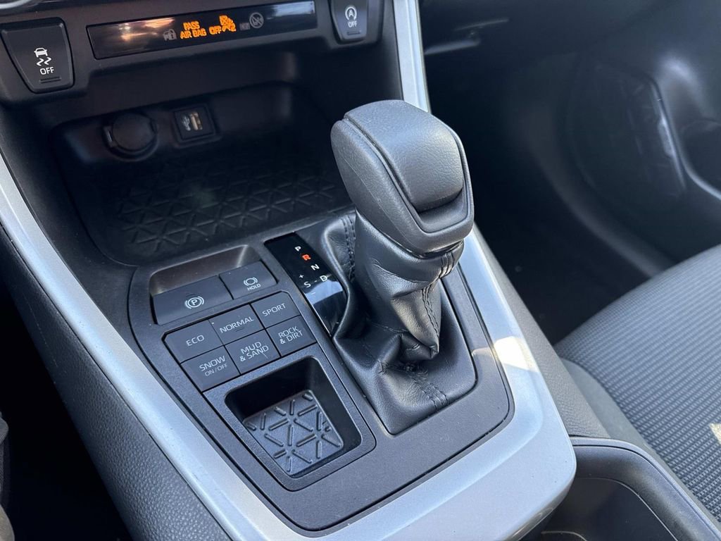 Used 2023 Toyota RAV4 LE image 24