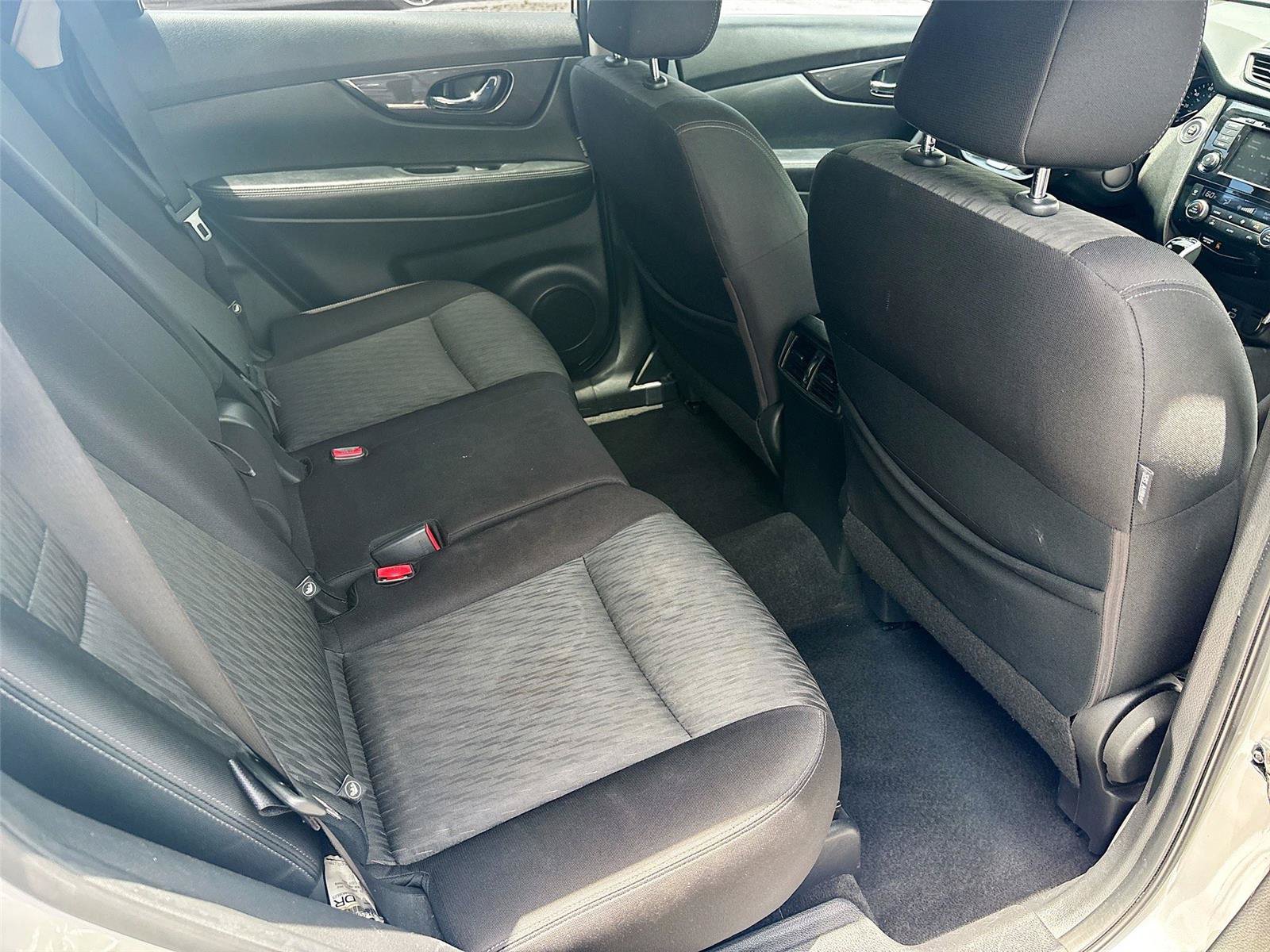 Used 2018 Nissan Rogue SV FWD image 26
