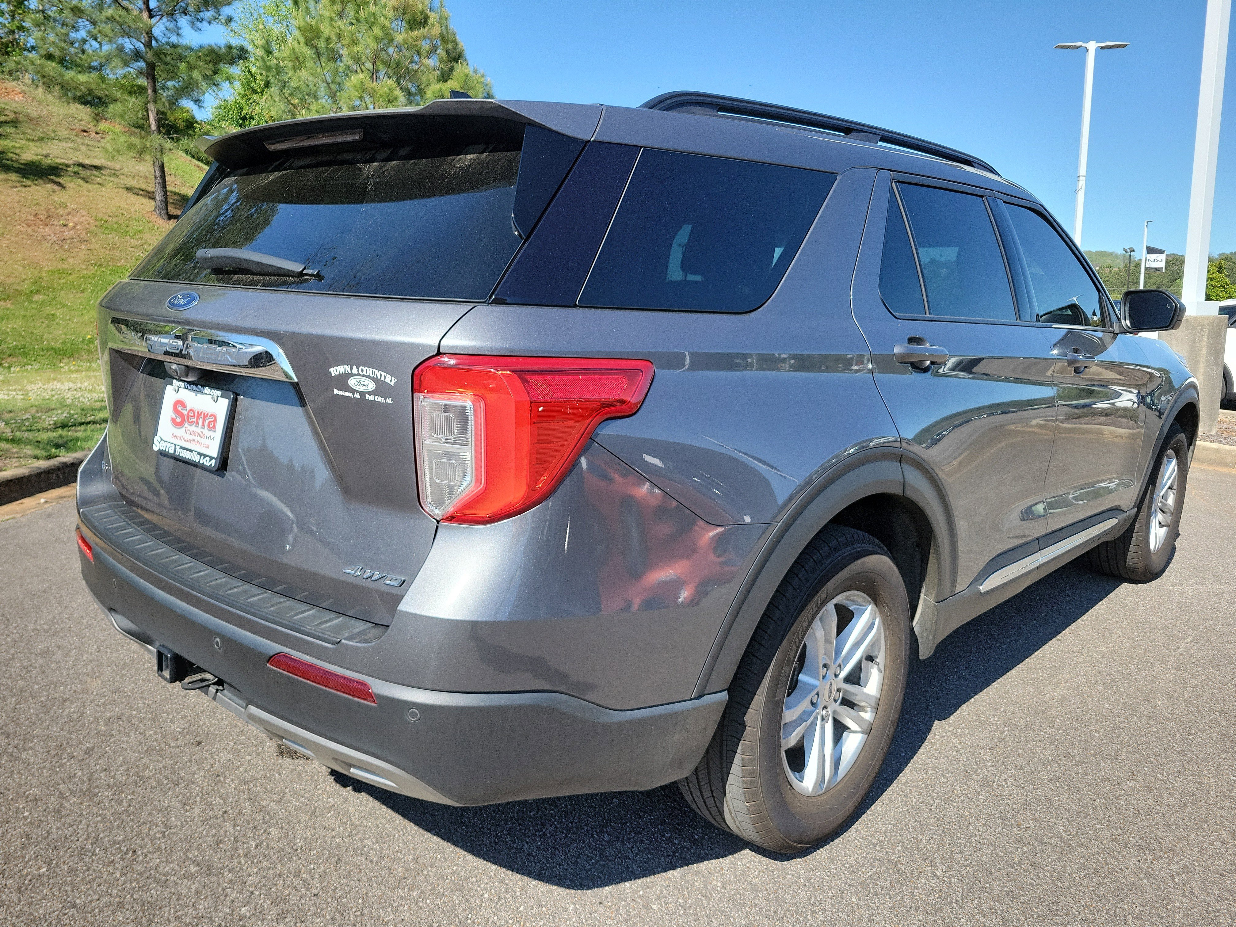 Used 2022 Ford Explorer XLT w/ Equipment Group 202A image 26